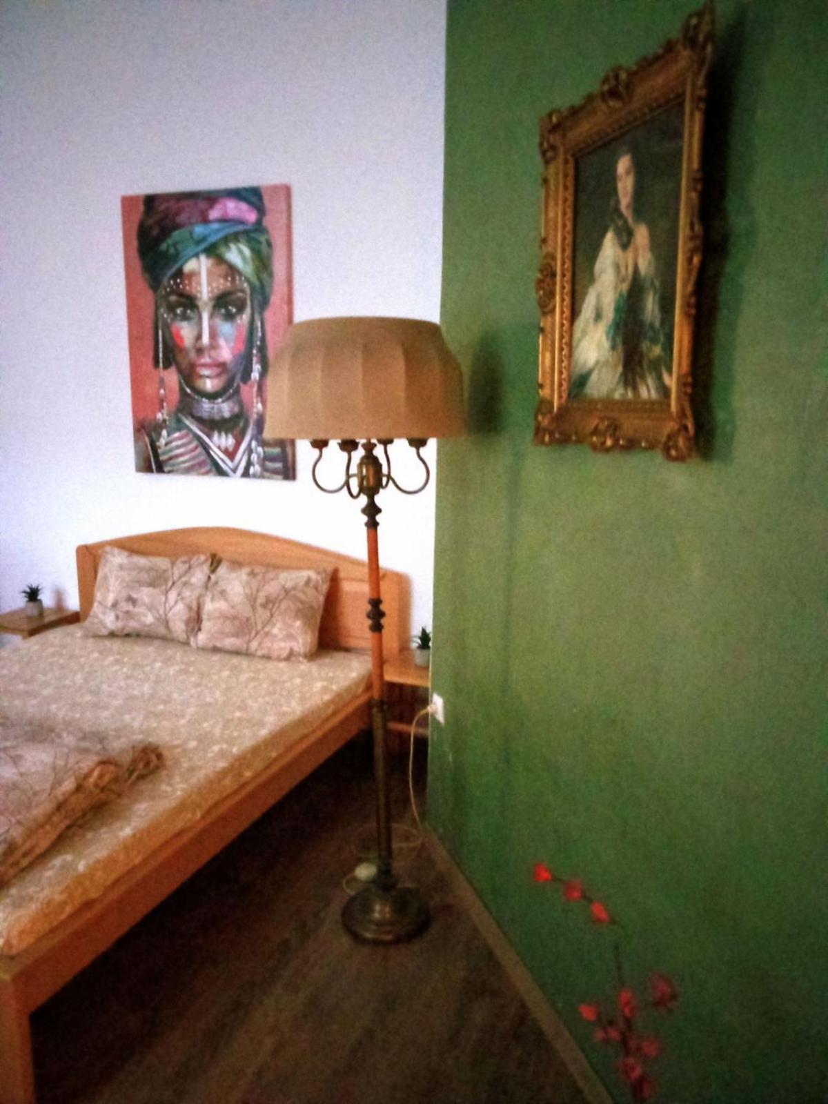 Studio Eva Sajmiste Luaran gambar